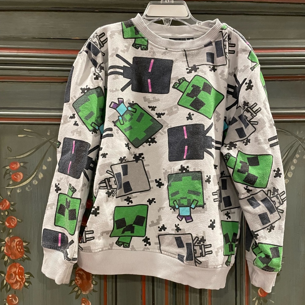Minecraft sweater in size M